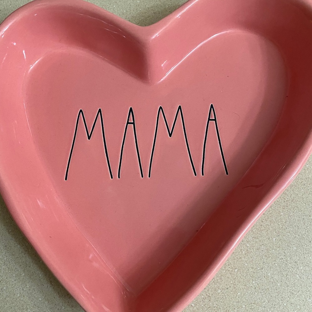 Rae Dunn “MAMA” heart dish NWT